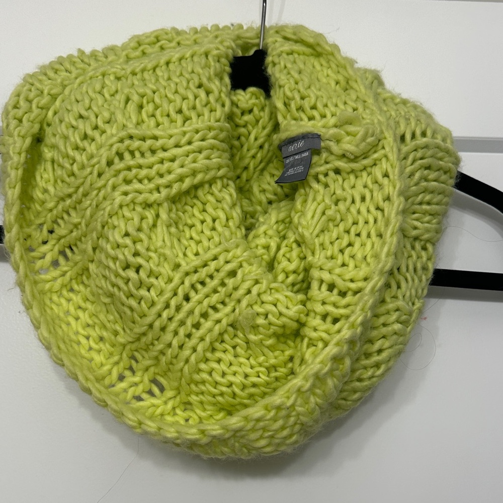 Aerie Chunky Knit Infinity Scarf in Lime Green